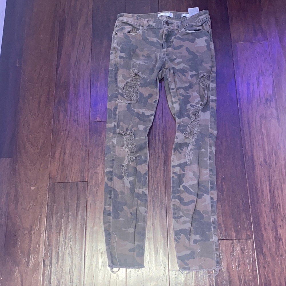 GUESS camo jeans